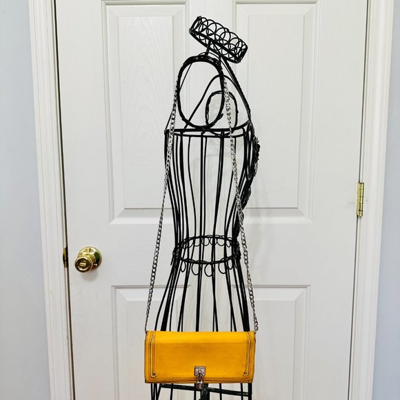 AUTHENTIC CELINE SOFT LEATHER WALLET WITH CHAIN STRAP YELLOW  WC-SA-0108 - Picture 12 of 12